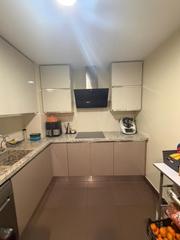 Piso  Carrer de la circumva?lació. Tres habitaciones dos balcones