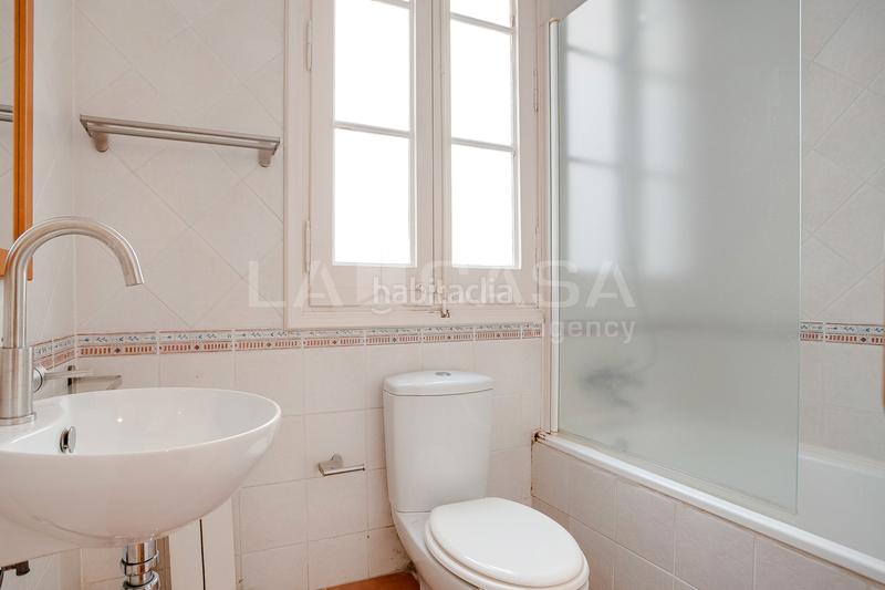 Foto d278d9b1-ab49-4fa0-9ed0-561bca749354. Flat with heating in Sagrada Família Barcelona