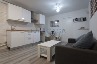 Piso  Carrer de la renclusa. Dos habitaciones