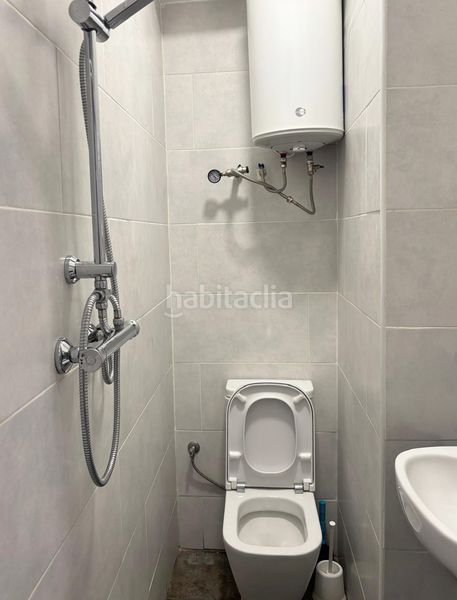 Foto e49b401a-467d-4fd3-abc6-d17e807489c4. Local comercial a Raval Barcelona