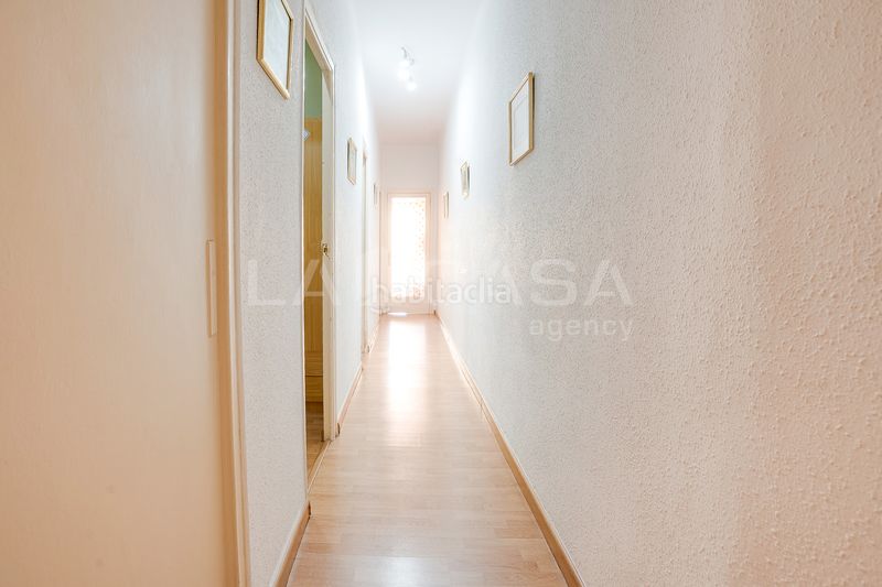 Foto a0df2184-fee9-4b06-bb69-3856793e22c7. Pis a Provençals del Poblenou Barcelona