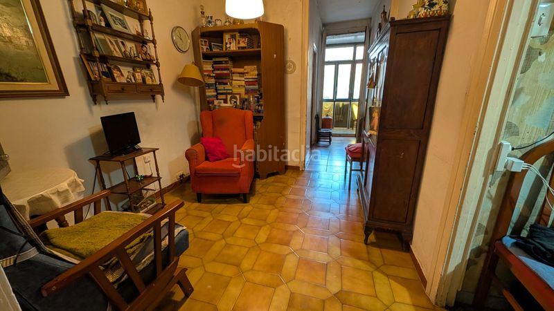 Foto 056ea2ac-81c7-44c0-a017-b3a1a6061a9a. Pis a Sant Antoni Barcelona