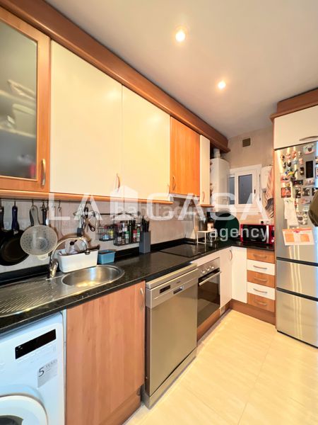 Foto 96c871f8-c7bf-4dab-9652-b89e1293467c. Pis a Llefià Badalona