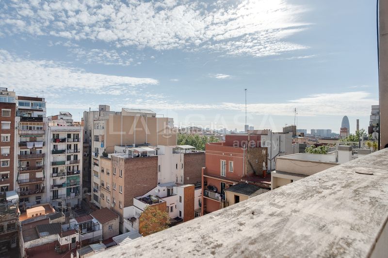 Foto 2ce31bbd-de3c-4acd-abe3-c9529bd72aa4. Ático triplex con terraza en Sagrada Família Barcelona