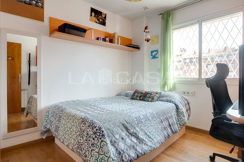 Foto 882554b5-ce73-49c2-87cd-2473ddae1d57. Ático triplex con terraza en Sagrada Família Barcelona