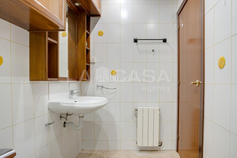 Foto b252034e-0c8c-4097-8d22-275ce414497e. Pis amb calefacció a La Verneda - La Pau Barcelona