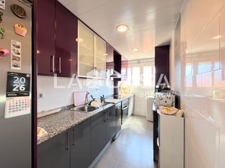 Pis  Calle atlantida. Cuatro habitaciones