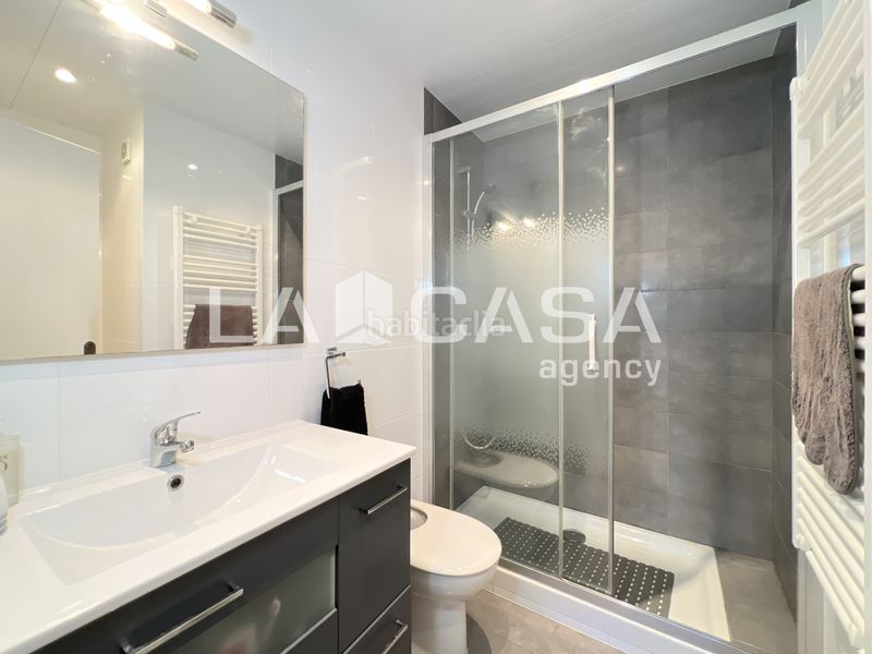 Foto f154cc02-a703-4c27-8997-fdc59a1ea32c. Pis a Llefià Badalona