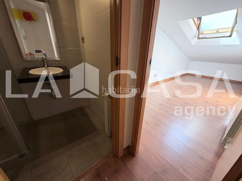 Foto cfb36968-22b1-4161-a444-5b237bcf7c7a. Ático atico duplex con terraza en Can Rull Sabadell