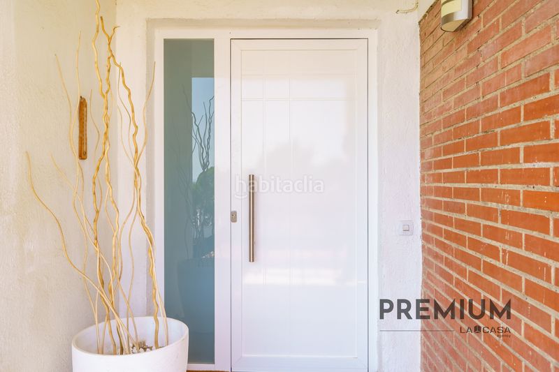 Foto 05a1fb7f-6e27-4af4-9db3-fd9432c1d4f2. Casa amb calefacció aparcament piscina a Montmar Castelldefels