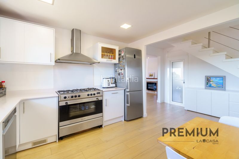 Foto 62eb03e8-bdf3-441b-a62f-45a229db5ae3. Casa amb calefacció aparcament piscina a Montmar Castelldefels