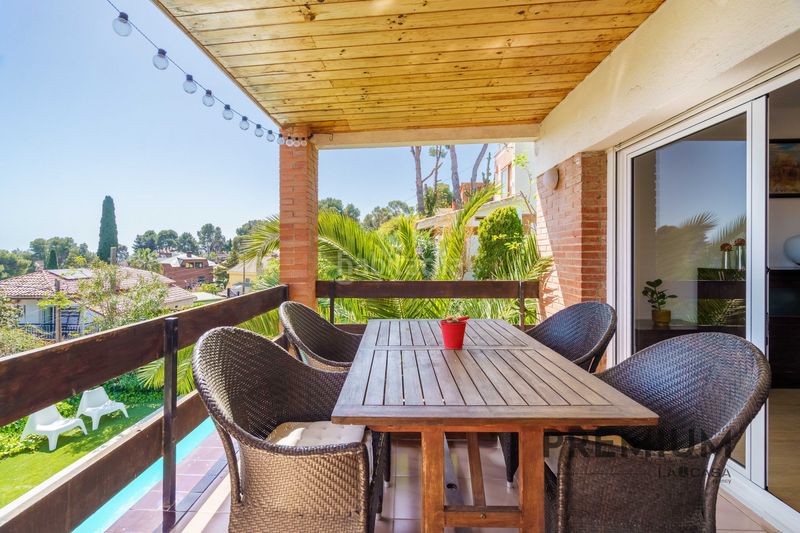 Foto a5d4b10f-87e3-490e-af9e-166afff3bf98. Casa amb calefacció aparcament piscina a Montmar Castelldefels