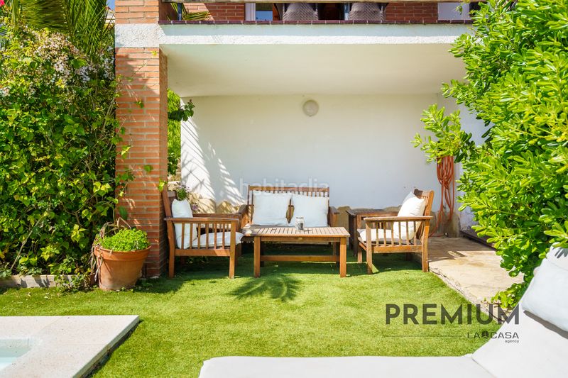 Foto d90dbc06-9fdf-41b8-8d0c-bde7a3158395. Casa amb calefacció aparcament piscina a Montmar Castelldefels