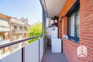 Etagenwohnung  Carrer de pompeu fabra. Cuatro habitaciones