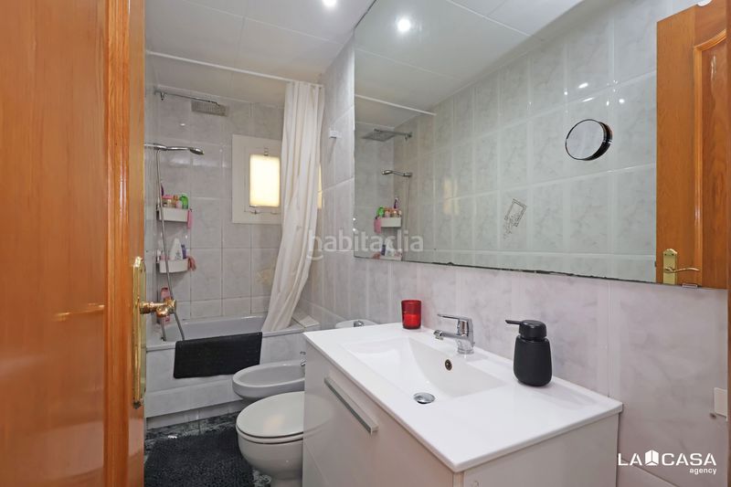 Foto 85e757c9-a3bd-4d8b-b24e-8330c2ae1ea1. Pis a Can Vidalet Esplugues de Llobregat