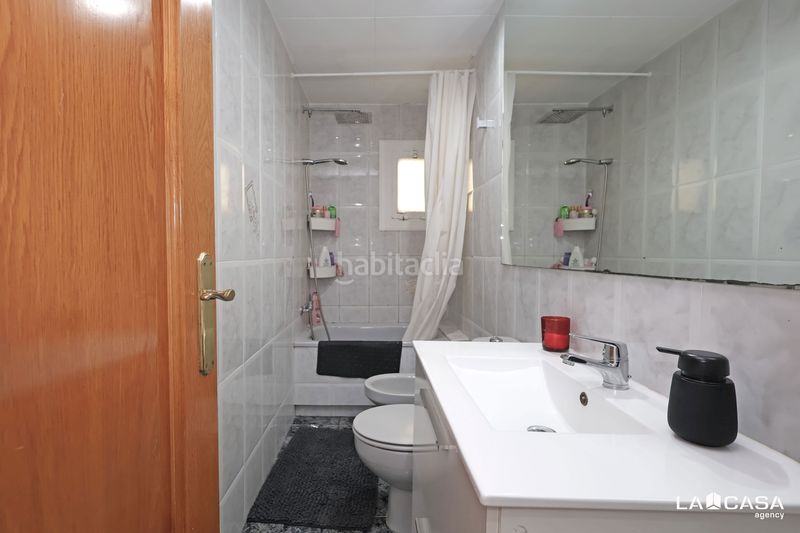 Foto a0d69cff-9b9e-4e8d-aa5a-b42e85ebda7b. Pis a Can Vidalet Esplugues de Llobregat