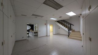 Zweistöckige Wohnung  Carrer de cornellà modern. Posibilidad cambio de uso