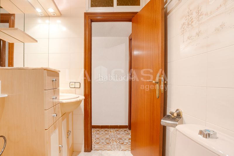 Foto 64ce5af3-cc32-4689-8d8f-6a6b4ee23400. Planta baixa a Sant Ildefons Cornellà de Llobregat