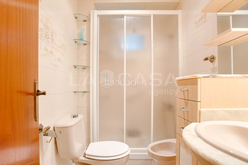 Foto 8cffdbca-f10b-4d5e-86e4-85a073f099fa. Planta baixa a Sant Ildefons Cornellà de Llobregat