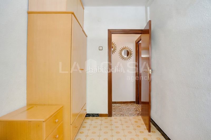 Foto bb1b64ea-d1ee-4a83-ba9d-25df050b530a. Planta baixa a Sant Ildefons Cornellà de Llobregat