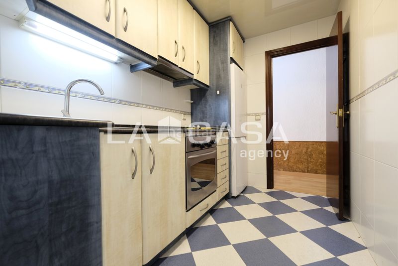 Foto 55c21c76-a0c8-4ddc-9f0a-8f78a48819e0. Pis a Vilapicina - Torre Llobeta Barcelona
