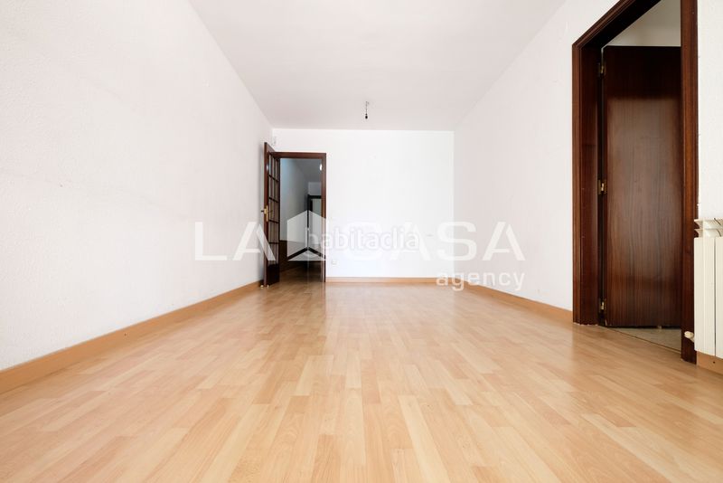 Foto 64bbe047-424c-4975-ab89-80068f6e1c1b. Pis a Vilapicina - Torre Llobeta Barcelona