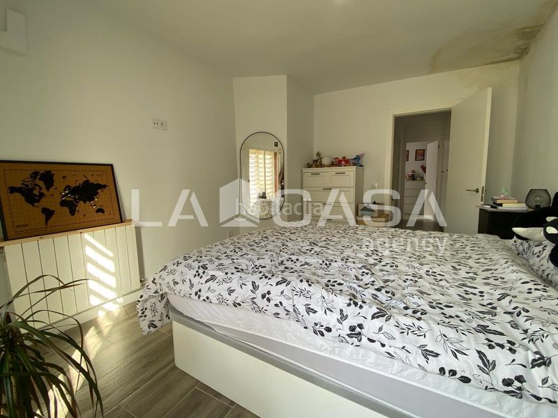 Foto 72781c36-7e3d-4a38-b342-04432f9adf35. Dúplex amb calefacció a Centre Santa Coloma de Gramenet