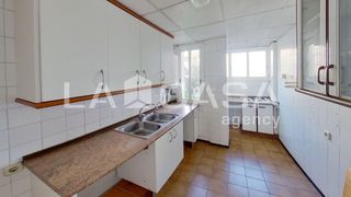 Piso  Carrer del maresme. Balcon ascensor