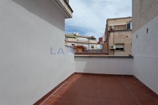 Pis  Calle ceravalls del. Dos habitaciones terraza y ascensor
