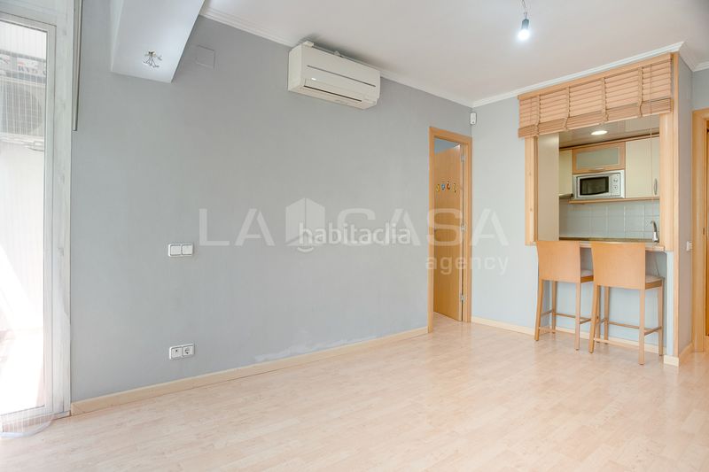 Foto a506a09f-fae1-4e46-8190-3942e9a8e19b. Pis a La Verneda - La Pau Barcelona