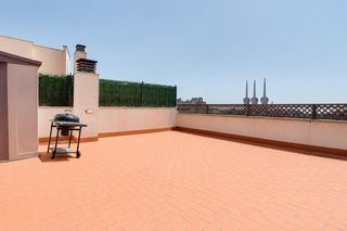 Penthouse  Carrer de ricart. Tres habitaciones dos baños