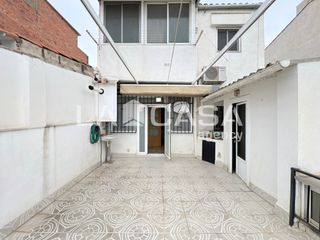 House  Carrer de tortosa. Finca independiente