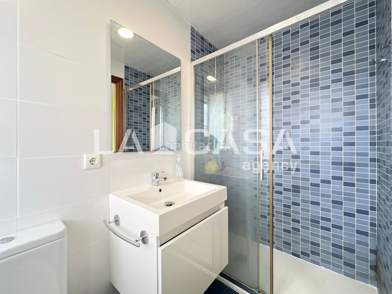 Foto f8fd43d1-d65c-40a6-964c-831177886d39. Casa amb calefacció aparcament a Gorg Badalona