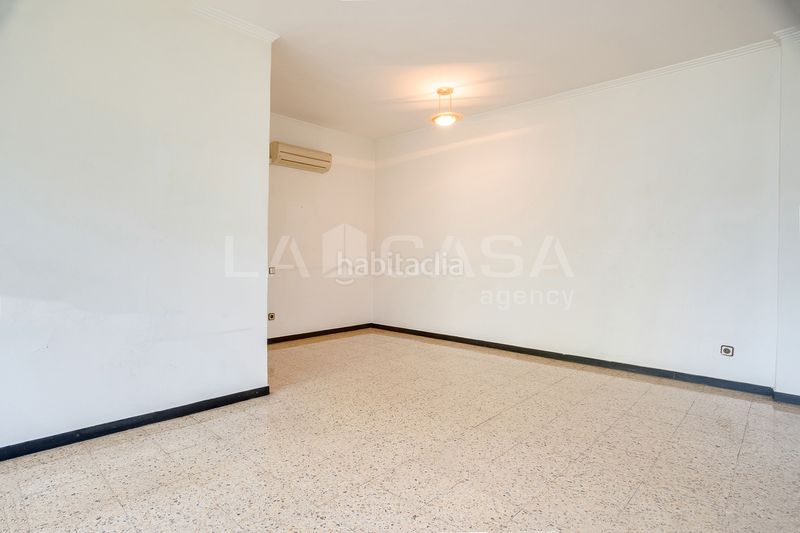 Foto e62f4873-cb92-4fe8-8da3-f59c32f97a6a. Pis a La Verneda - La Pau Barcelona