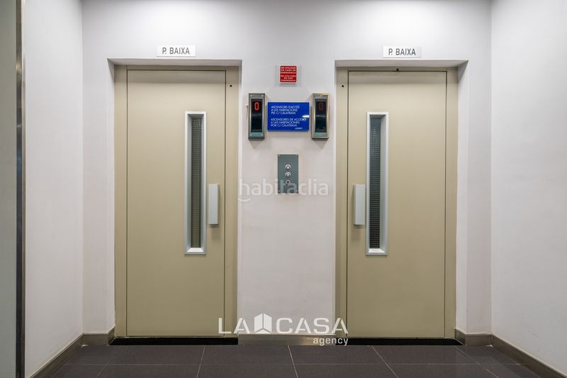 Foto 076a9dae-1120-4eeb-bde6-be2cd492946e. Local comercial a Tres Torres Barcelona