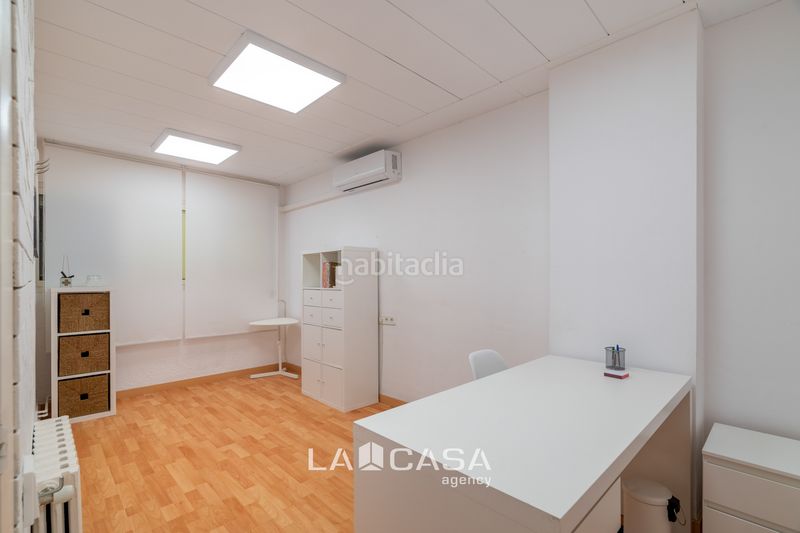 Foto 0e60f4e4-7260-412a-8947-2cffc032ec86. Local comercial a Tres Torres Barcelona
