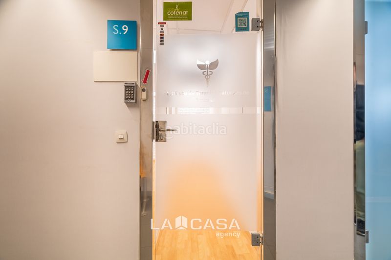 Foto 211b30e6-9dd3-4f00-bfb4-f07a4a7e0002. Local comercial a Tres Torres Barcelona