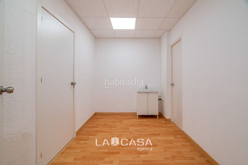 Foto 57401afa-fc44-45c6-8a02-dc0815252045. Local comercial a Tres Torres Barcelona