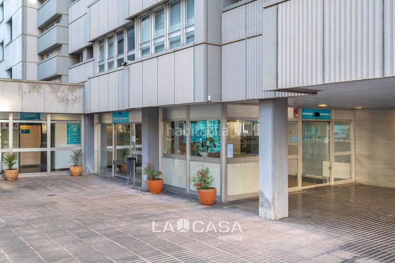 Foto 57a312b2-5fe2-400d-8619-caf1959292e6. Local comercial a Tres Torres Barcelona