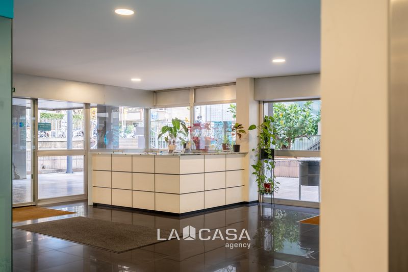 Foto 810ee868-c88b-4ff8-b55c-5cd4b4afb45e. Local comercial a Tres Torres Barcelona