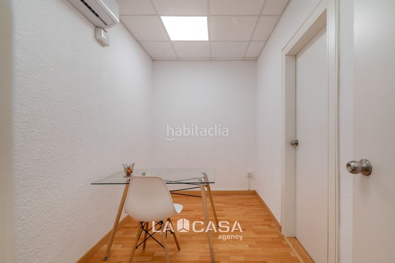 Foto a2e9ae77-fbf9-46c6-8a1d-75668157b211. Local comercial a Tres Torres Barcelona