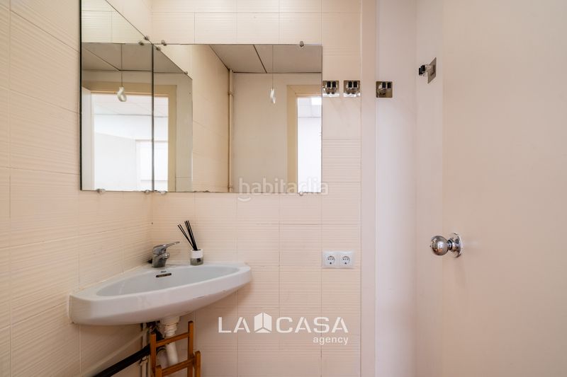 Foto ac8fccc4-40ea-4db3-801e-e031cabf9d2e. Local comercial a Tres Torres Barcelona