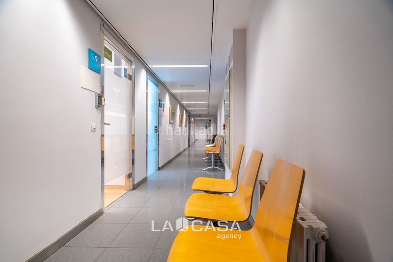 Foto f46ac5c2-d54e-42b9-827e-7b6b2a673f0d. Local comercial a Tres Torres Barcelona