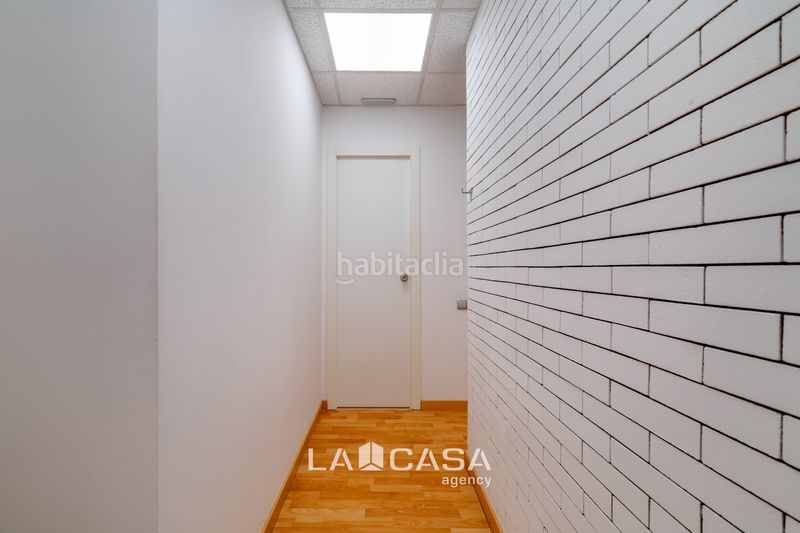 Foto f774fc1b-57bc-49d2-800d-30b76cd75d76. Local comercial a Tres Torres Barcelona