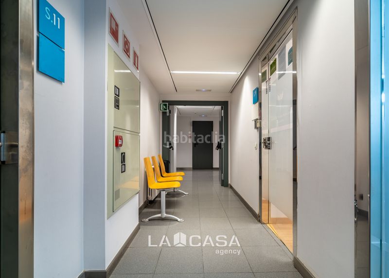 Foto f96c6c79-d344-4cf0-a188-8c404c143f30. Local comercial a Tres Torres Barcelona