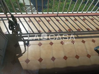 Pis  Carrer de mossèn jacint verdaguer. Tres habitaciones ascensor