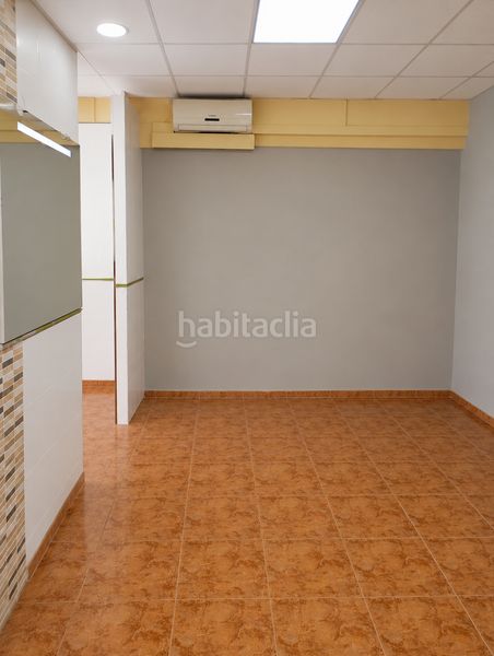 Foto c51907d4-239a-4eaf-910b-513145014329. Local comercial a La Gavarra Cornellà de Llobregat