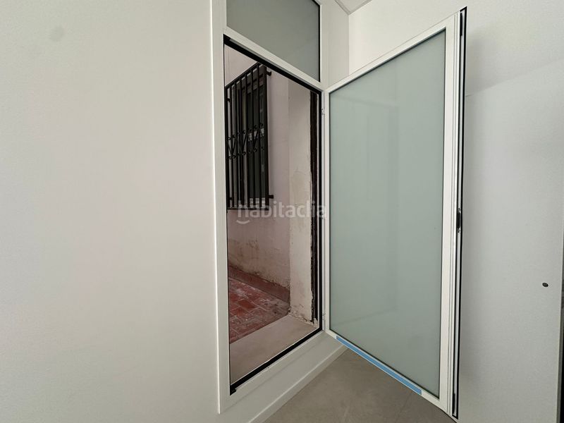 Foto 8cfa96b3-9b4b-4b1e-8ff1-84a3ba918937. Local comercial a L´Antiga Esquerra de l´Eixample Barcelona
