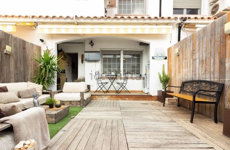 Foto 8db9083a-1640-4aac-bc0d-64343556a9c8. Casa adossada a Bellamar Castelldefels