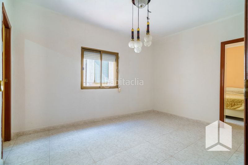 Foto 1cfc890c-f6d0-4ea3-a85b-4b0ccf615e9d. Casa aparellada amb aparcament a Vista Alegre Castelldefels
